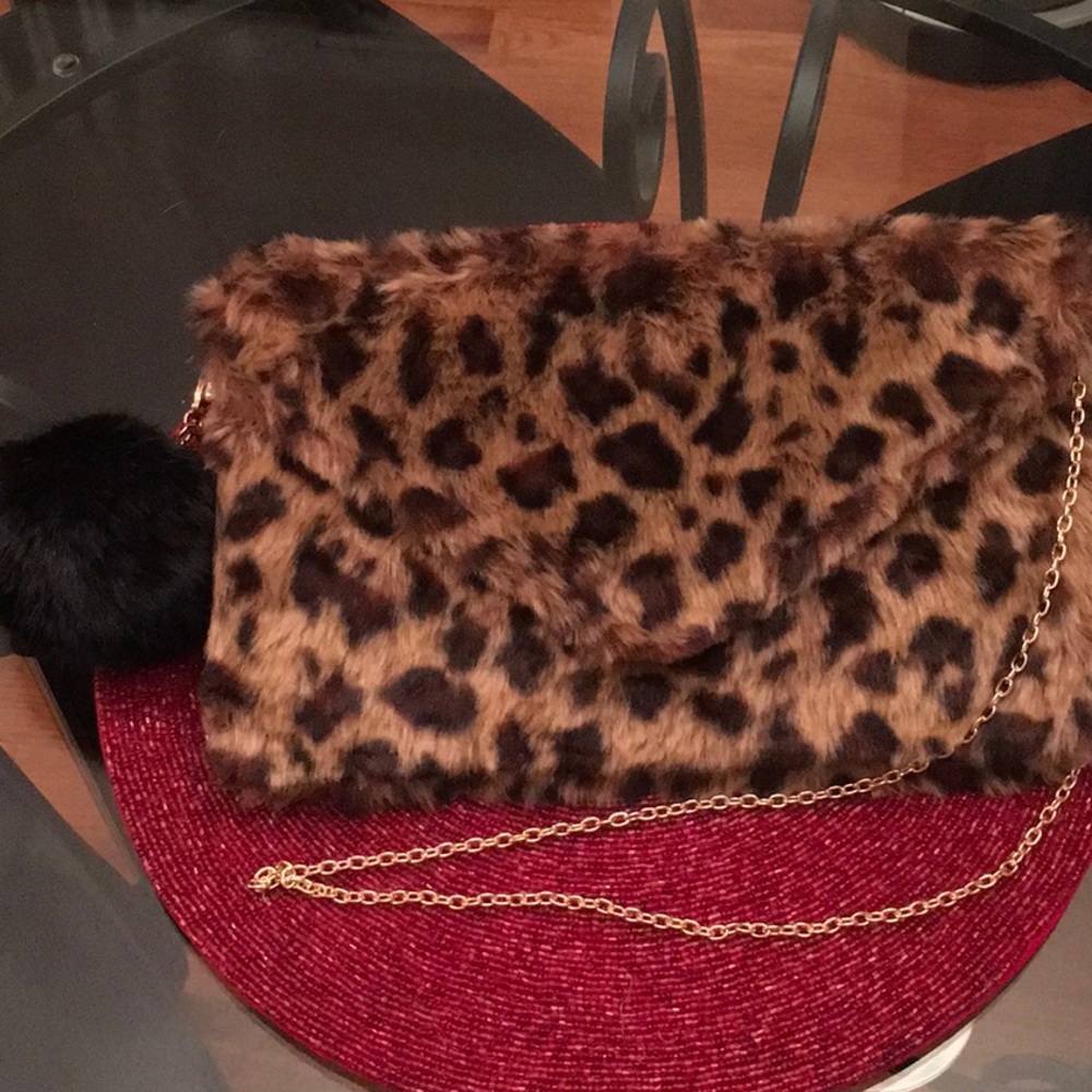 Leopard print purse. MAKE OFFER!